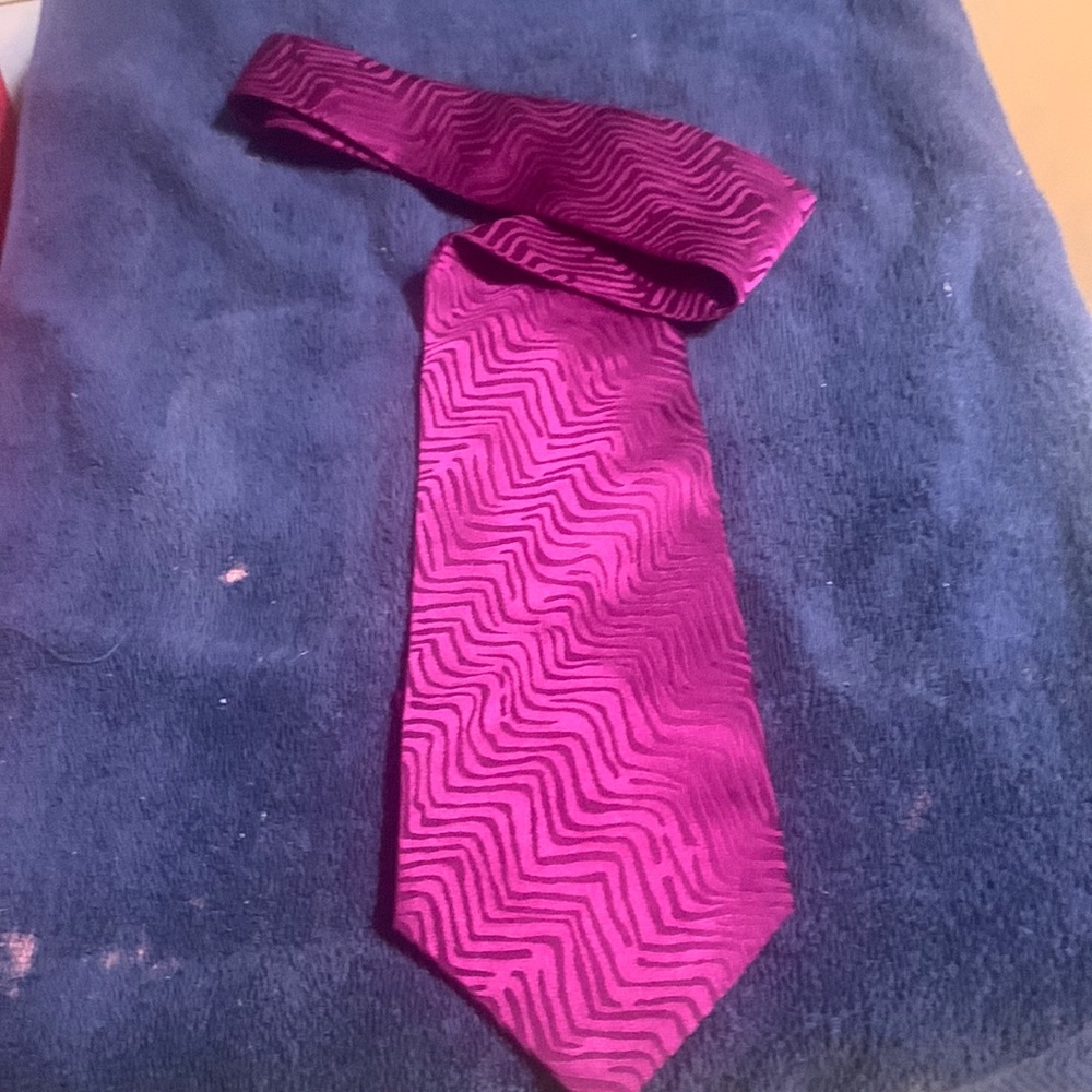 Angelino tie